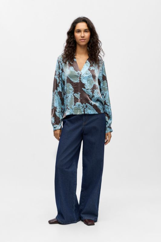Object Yeva bluse I flot top i shiny effekt