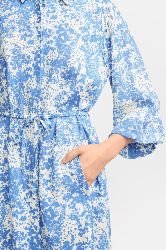 Soft Rebels Eleanor print dress | Flot forårskjole i creme med blåt print
