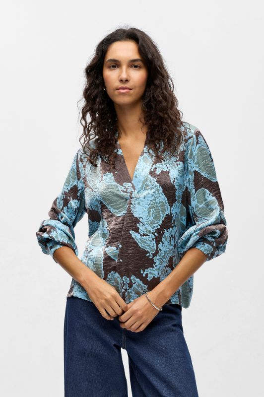 Object Yeva bluse I flot top i shiny effekt