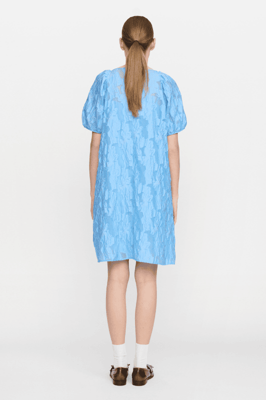 Soft Rebels Paola dress | Feminin festkjole med blomsterdetaljer