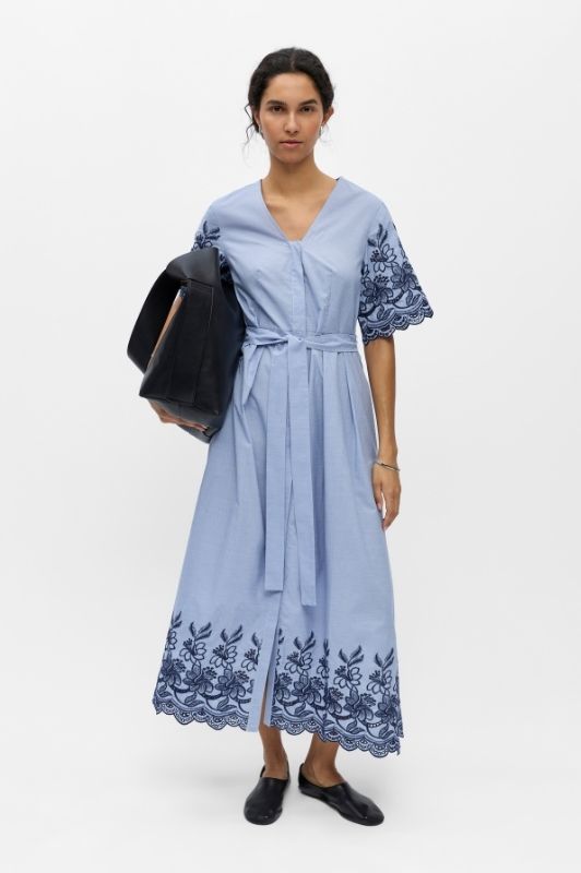 Object Vanna dress  I Blå poplin kjole med broderi I Dresslab
