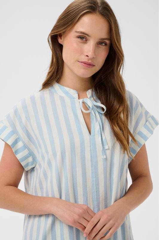 Saint Tropez Zalinda dress I Sommerkjole i lyseblå striber