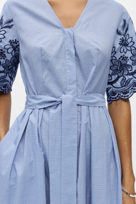 Object Vanna dress  I Blå poplin kjole med broderi I Dresslab