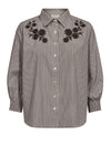 Freequent Evalina sand stribet skjorte med broderi I Dresslab
