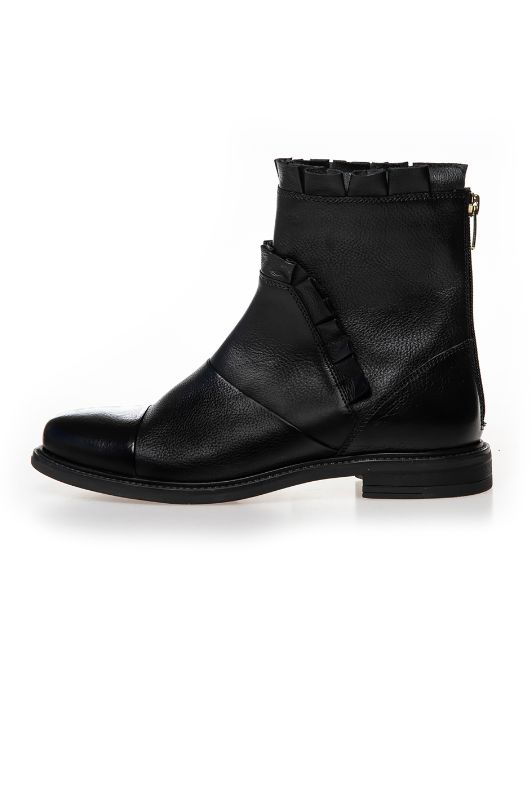 Copenhagen Shoes New Margaret | Sort dame støvle med flæser