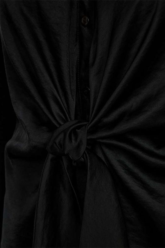 Freequent Dove bluse I Sort skjortebluse i satinlook