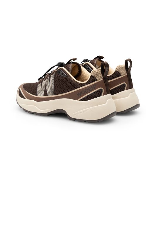 Woden Selma | Sporty sneakernyhed i flot brun