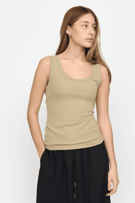 Soft Rebels Fenja Tank Top | Tank top i det blødeste modal | Oliven grøn
