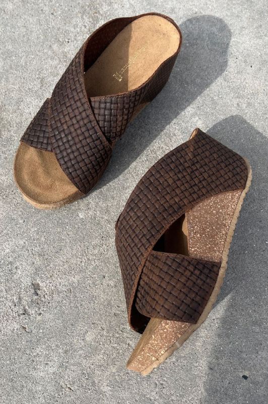 Copenhagen Shoes The dance sandal I Fletlook ruskind med kilehæl