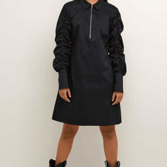 Karen By Simonsen Maddie Dress | Sort kjole med skjortekrave og lange ærmer