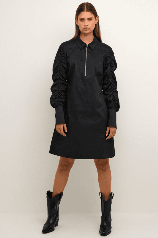 Karen By Simonsen Maddie Dress | Sort kjole med skjortekrave og lange ærmer