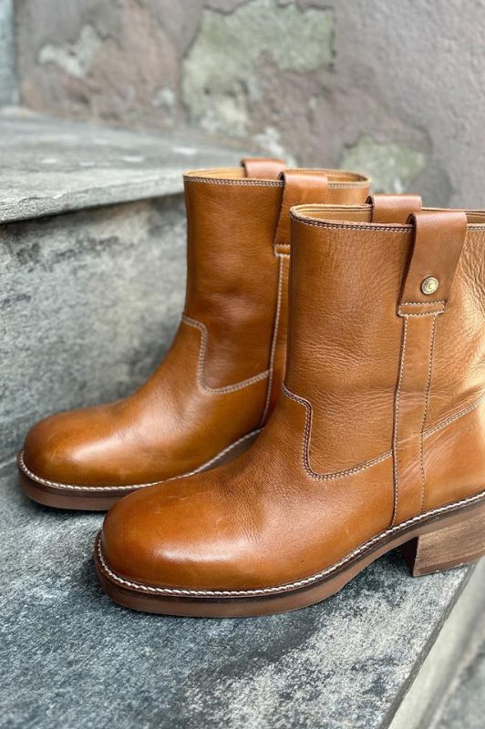 Copenhagen Shoes Say more I Cognacfarvet skindstøvle