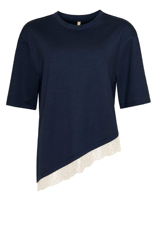 Ofelia Livia t-shirt | Asymmetrisk navy tee med blondekant