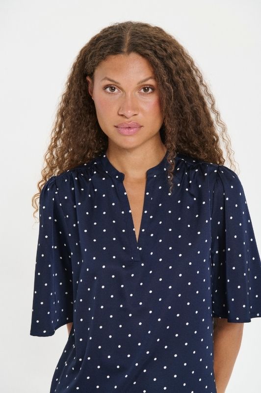 Saint Tropez Magalie bluse | Mørkeblå top med hvide polkaprikker