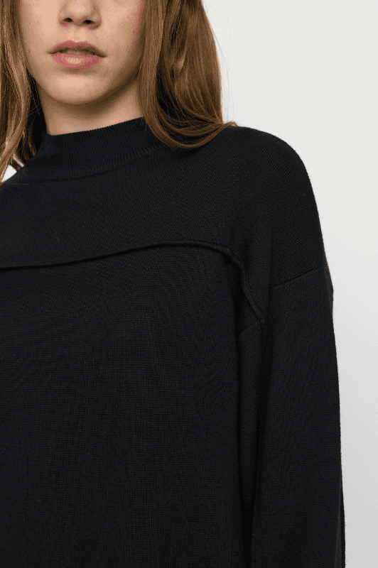 Soft Rebels Henrietta |  Lækker sort strik med flotte detaljer