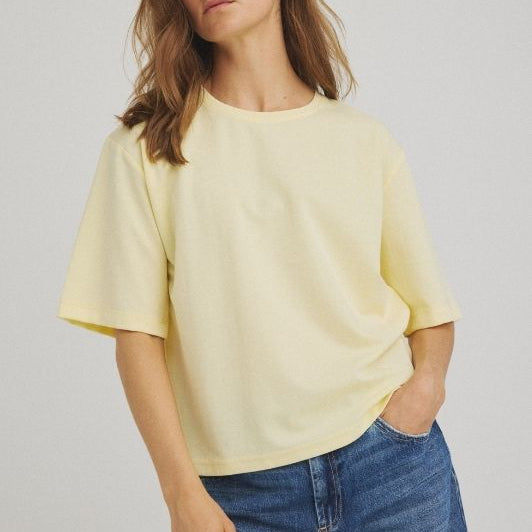 Luxzuz Boxy t-shirt I Klassisk t-shirt i bomuldsmix i lysegul