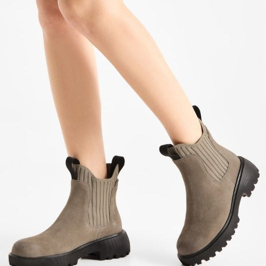 WODEN Isabella Suede | Cool ruskindsstøvle i sand