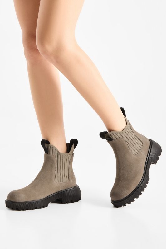 WODEN Isabella Suede | Cool ruskindsstøvle i sand