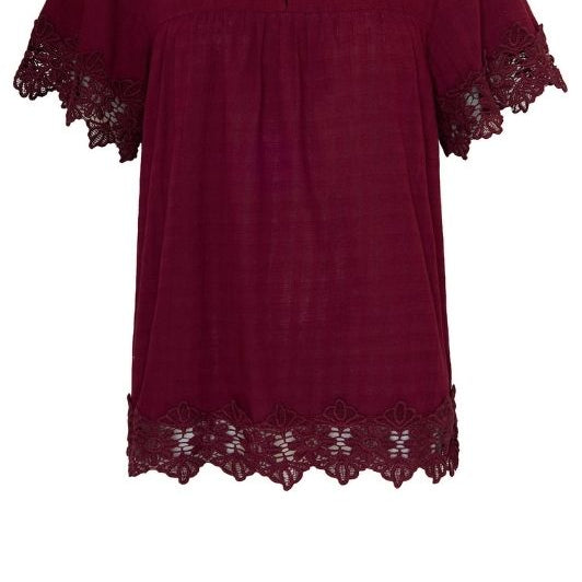 Ofelia Dera bluse I Crochet top i bordeaux