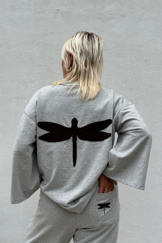 PRE ORDER Gaspar Charlotta sweat I Cool grå top med guldsmed