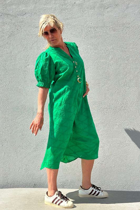 PRE ORDER Gaspar Tunø dress | Flot broderie anglaise i grøn I Dresslab
