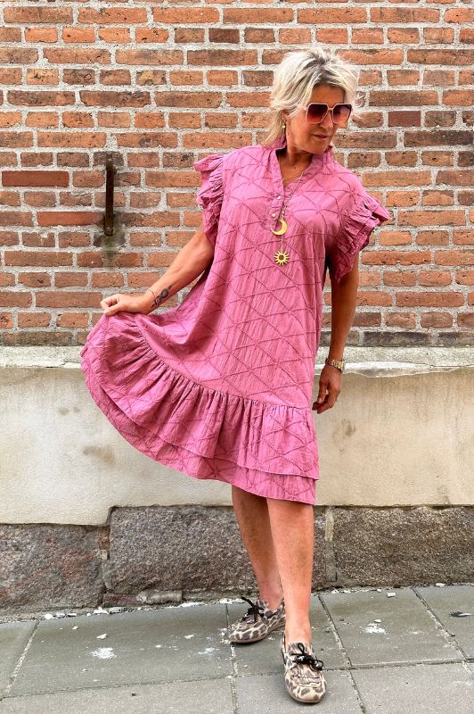 Gaspar Jada dress | Flot broderie anglaise i rose pepper