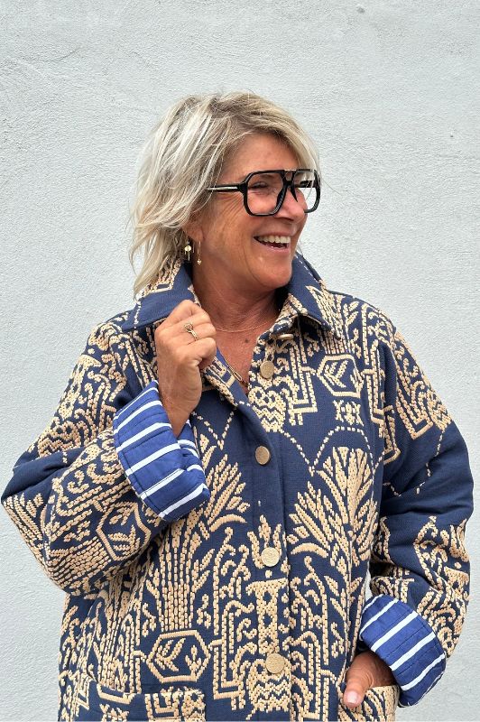 PRE ORDER Gaspar Bruxelles winter coat I Frakke i marineblå jaquard