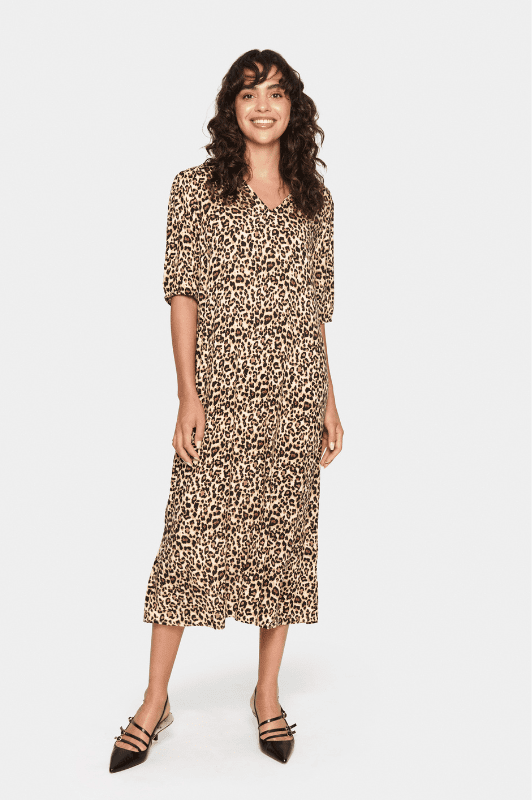 Saint Tropez Gazel Long I Leopard kjole med v-hals