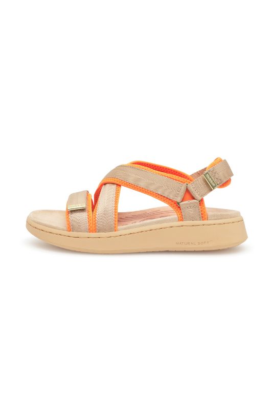 Woden Line cross sandal | fleksibel sandal i sand I Dresslab