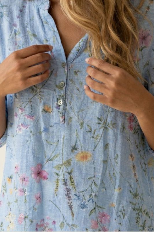 Moondust gage bluse i bomuld I Blå med farverige blomster I Dresslab