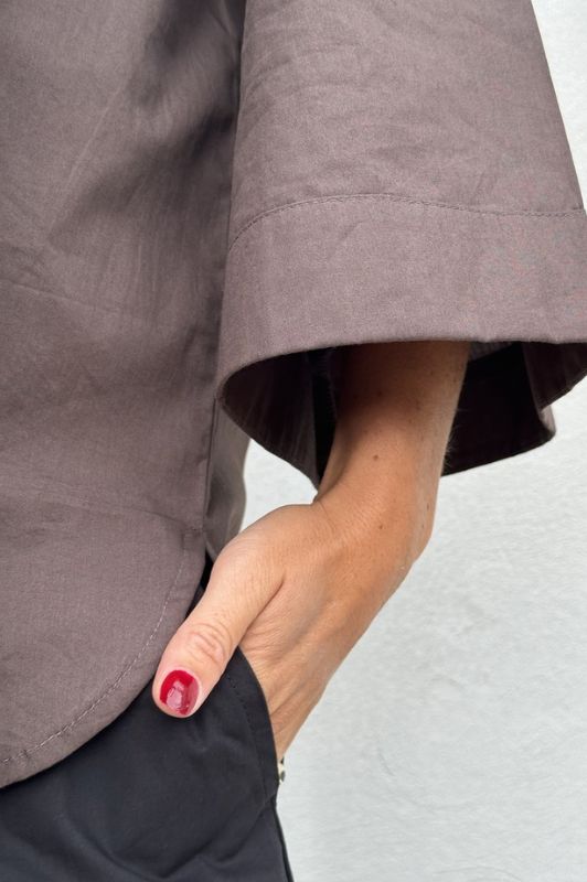 Gaspar Mumbai  I Cool poplin bluse i mørkebrun I Dresslab