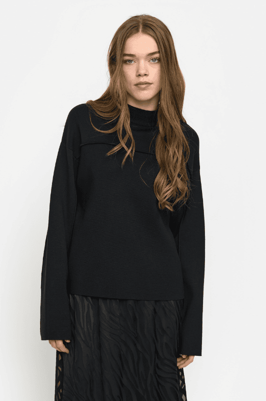 Soft Rebels Henrietta |  Lækker sort strik med flotte detaljer