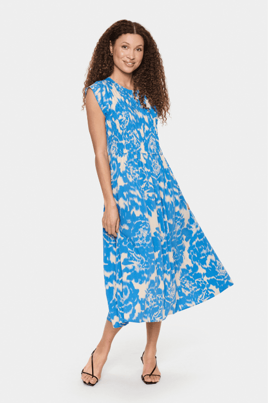 Saint Tropez Gisla Maxi Dress I Sommerkjole med smock i flot blåt print