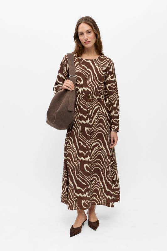 Object Jacira midi dress I Langærmet brun kjole med mønster I Dresslab