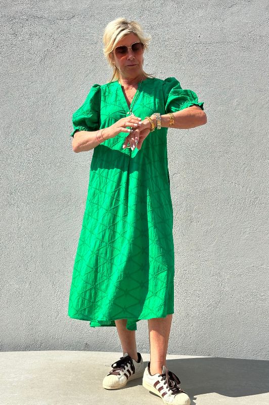 PRE ORDER Gaspar Tunø dress | Flot broderie anglaise i grøn I Dresslab