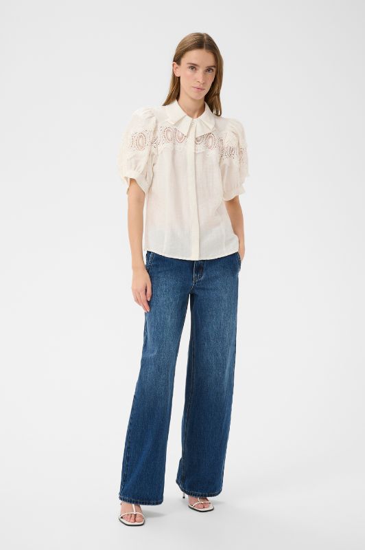 Karen by Simonsen Urith Frosty bluse | Top med blondebort I Dresslab