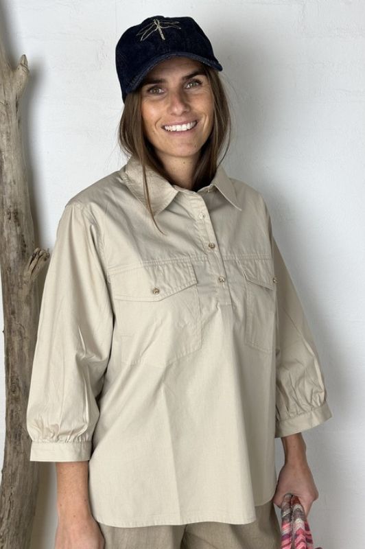 Gaspar Oslo shirt I Cool bluse med lommer og broderi i sand