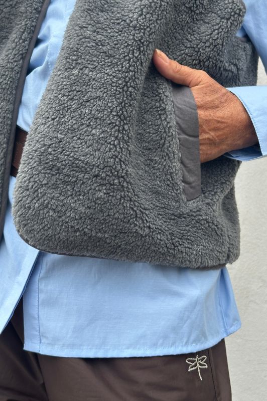 Gaspar Duffy vest I Cool teddy vest i grå