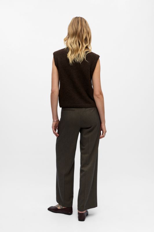 Object Saggia strikvest brun med guld-look knapper
