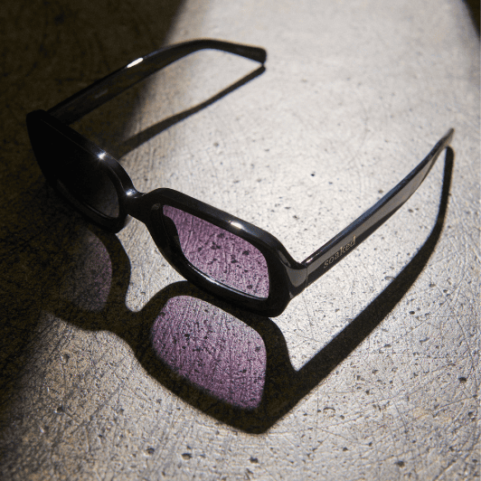 Soaked in Luxury Chaida solbriller | Cool form i sort