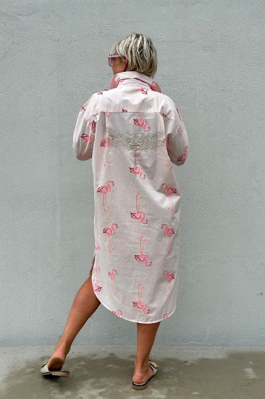 PRE ORDER Gaspar Malmø skjortekjole | Cool kjole med flamingo print I Dresslab