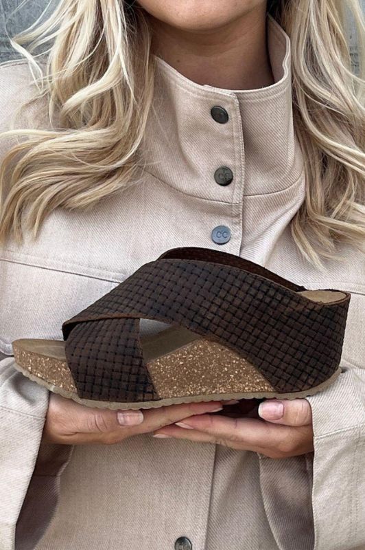 Copenhagen Shoes The dance sandal I Fletlook ruskind med kilehæl