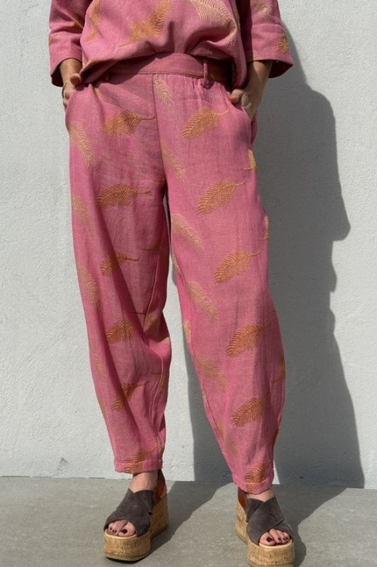 Gaspar Colorado pant | Jacquard buks i pink med fjerlook I Dresslab