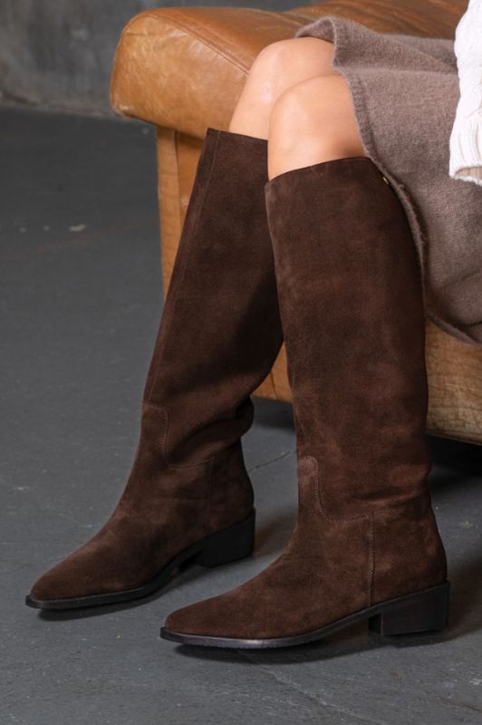 Copenhagen Shoes The Note Boot I Høj ruskindsstøvle i mørkebrun