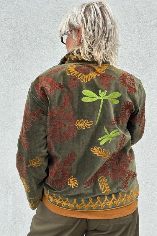 PRE ORDER Utah short velvet jacket I  Velourjakke med broderi i olivengrøn