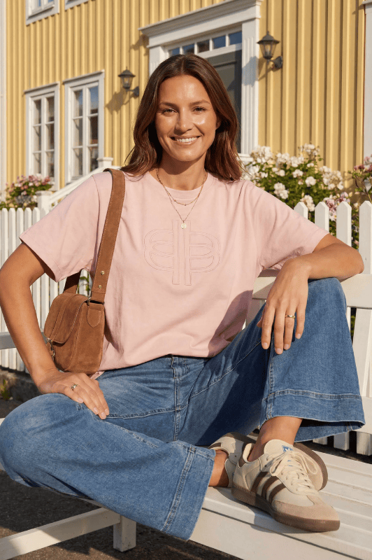 Prepair Alba t-shirt i rosa med broderi I Dresslab