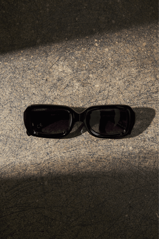 Soaked in Luxury Chaida solbriller | Cool form i sort