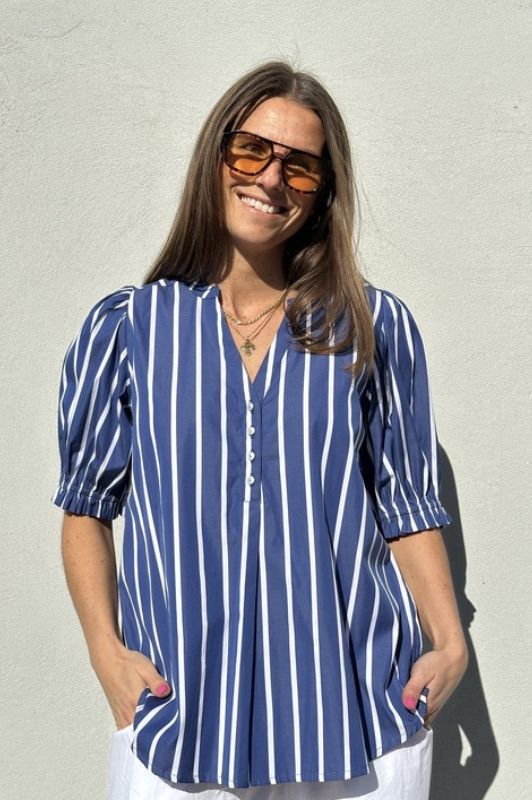 Gaspar Tunø SS print bluse I Blå strib  I Dresslab