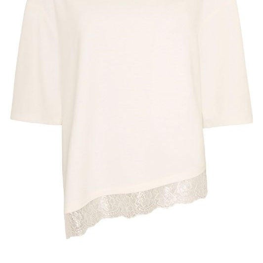 Ofelia Livia t-shirt | Asymmetrisk creme tee med blondekant