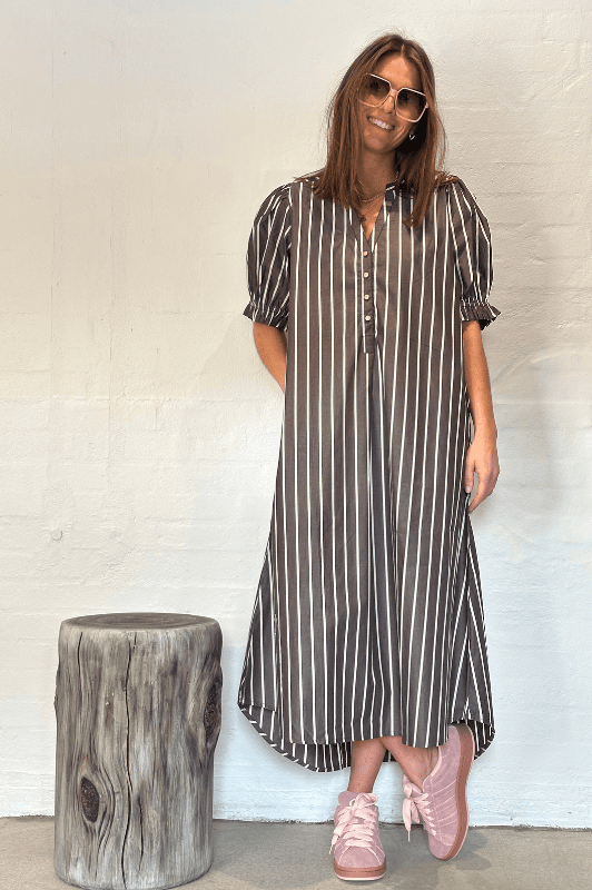 Gaspar Tunø dress | Brun strib I Dresslab